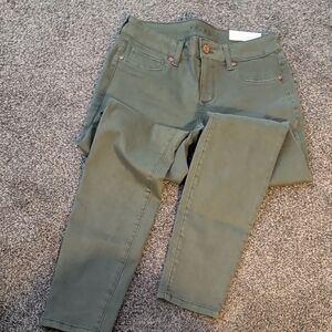 NWT,,,Maurices Olive Skinny Jegging.